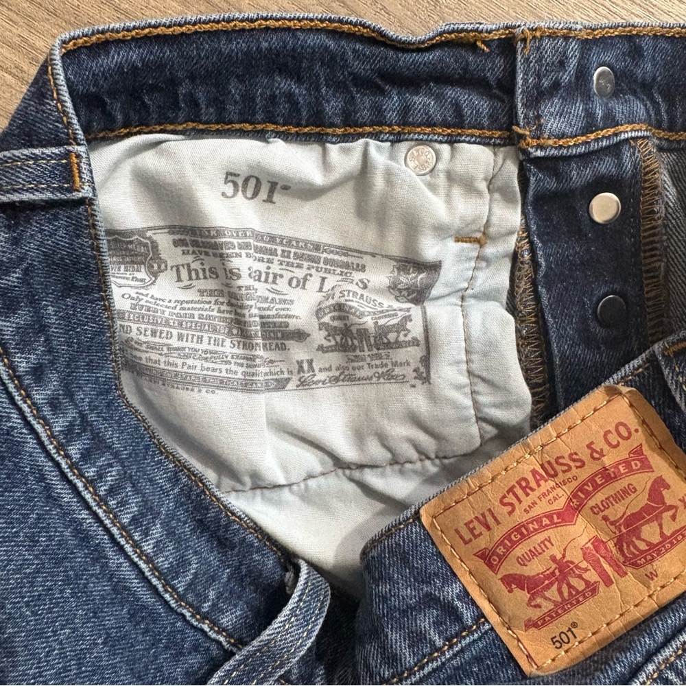 Levis 501 Womens High Rise Cut Off Jean Shorts Sz 26 Button Fly USA - Picture 12 of 12